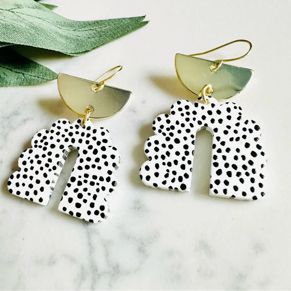 2/$30🌵 Arch Black White Dot Print Polymer Clay Earrings Gold Dangle NEW Gift - Picture 4 of 6